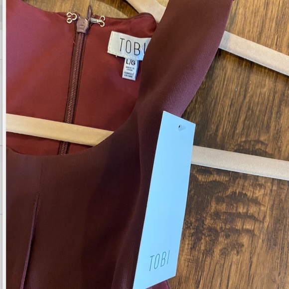 Tobi Keyhole Swing Dress - Picture 4 of 5